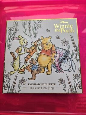 Disney Winnie the Pooh Eyeshadow Palette - White & Gold Illustration